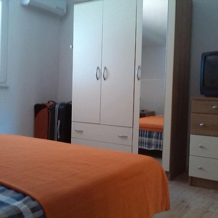 Apartments Batarilo Gornji Karin Zimmer foto