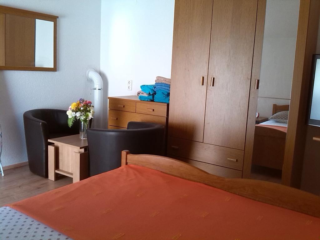 Apartments Batarilo Gornji Karin Zimmer foto