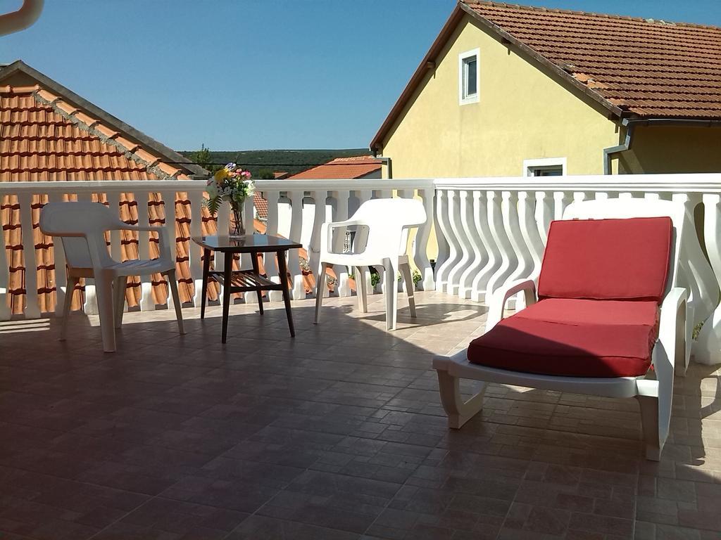 Apartments Batarilo Gornji Karin Zimmer foto