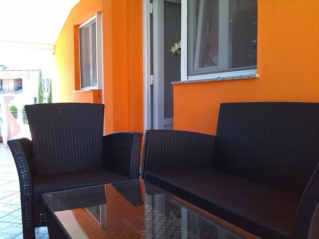 Apartments Batarilo Gornji Karin Zimmer foto