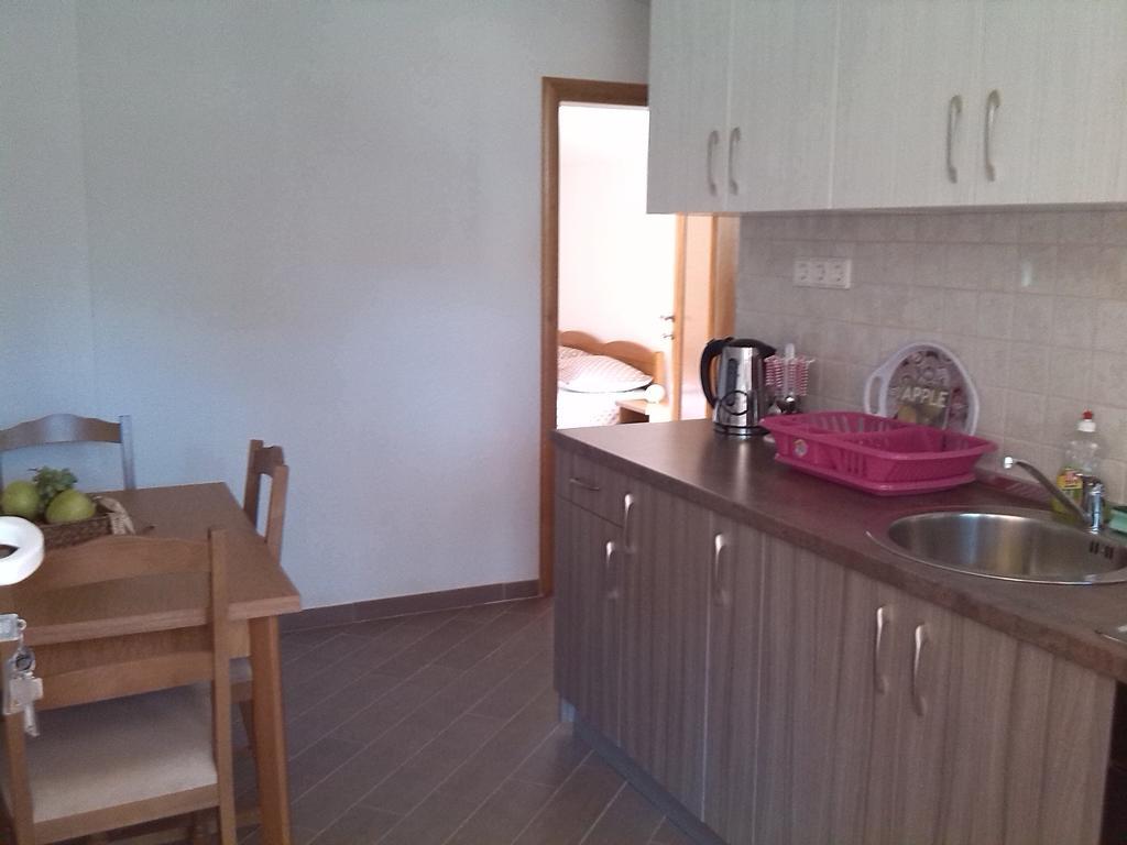 Apartments Batarilo Gornji Karin Zimmer foto